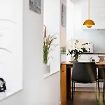Prora - Moderne Wohnung Mit Balkon - Wunderschoen! בינץ